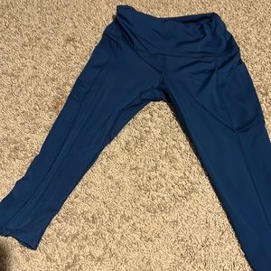 Blue shirt leg leggings